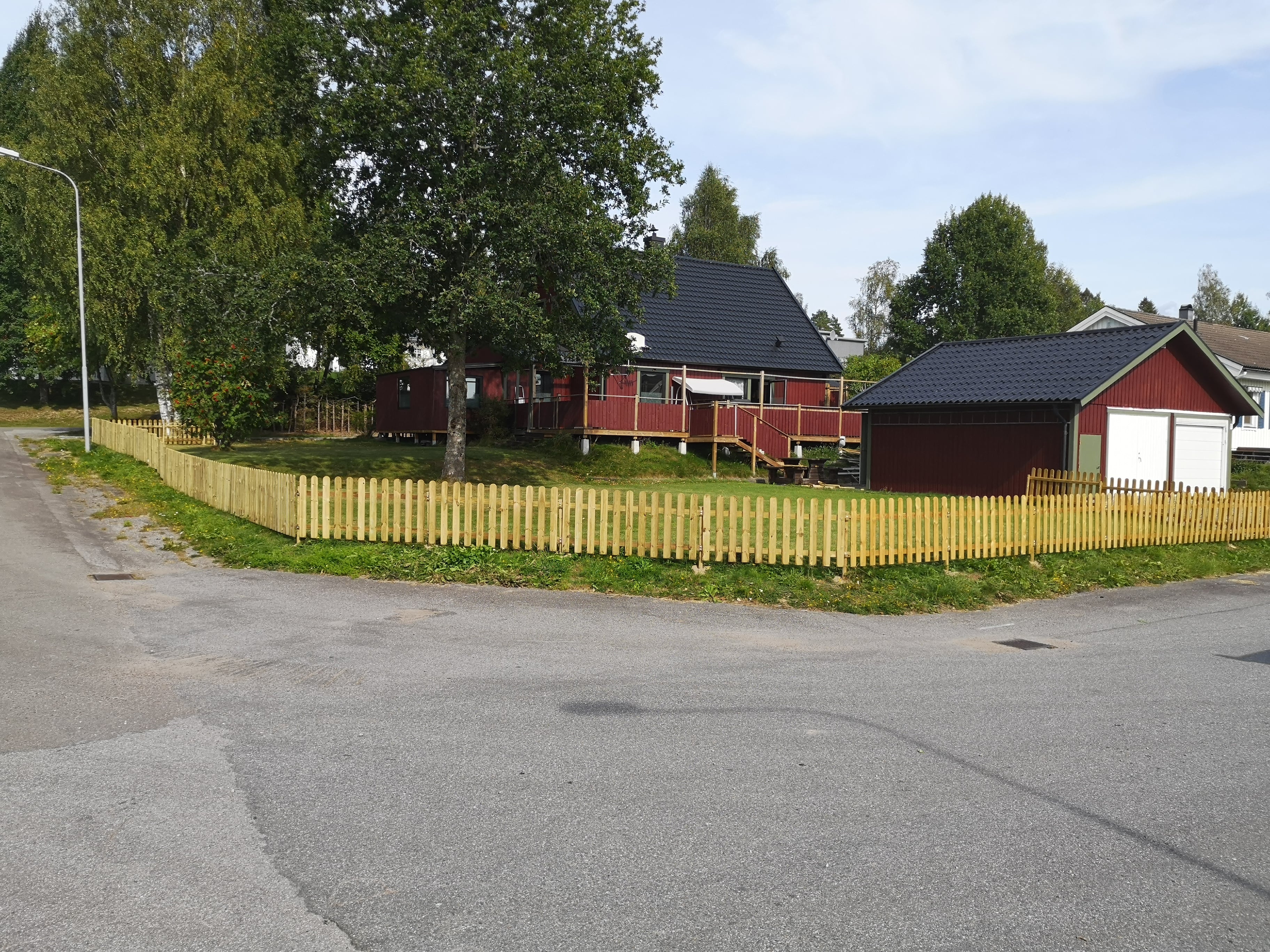 Solrik, praktisk villa centralt i Töcksfors