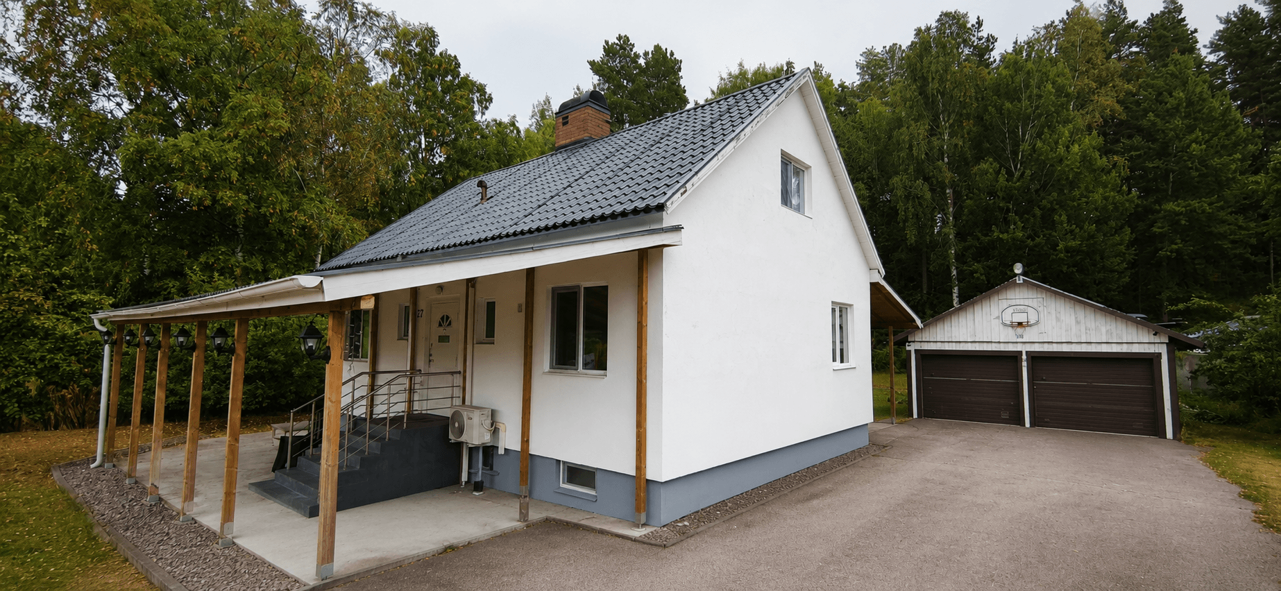 Charmig och rymlig villa med stor tomt – perfekt för familjen i lugnt och naturnära läge