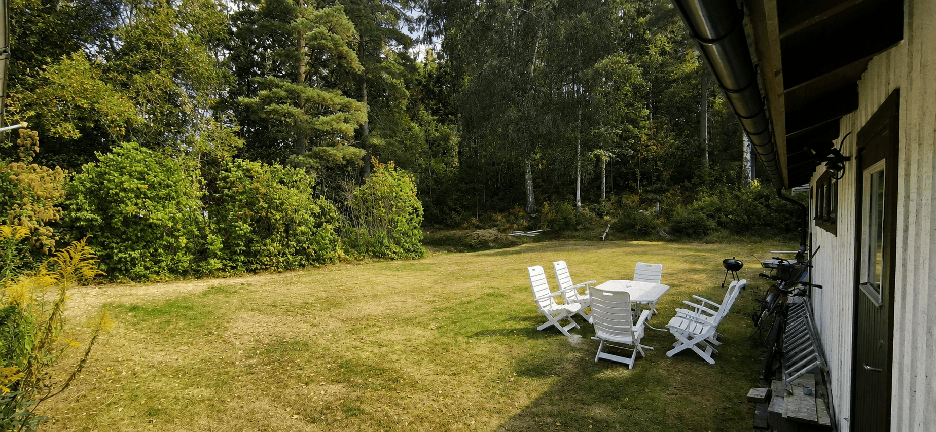 Charmig och rymlig villa med stor tomt – perfekt för familjen i lugnt och naturnära läge
