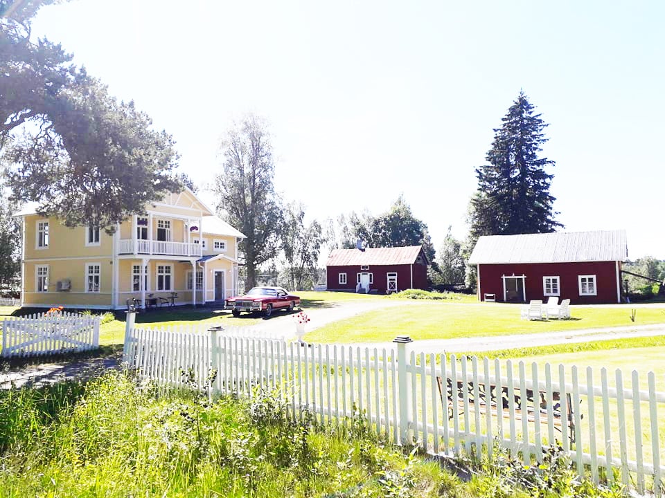 Vacker hästgård i natursköna Offerdal * Jämtland