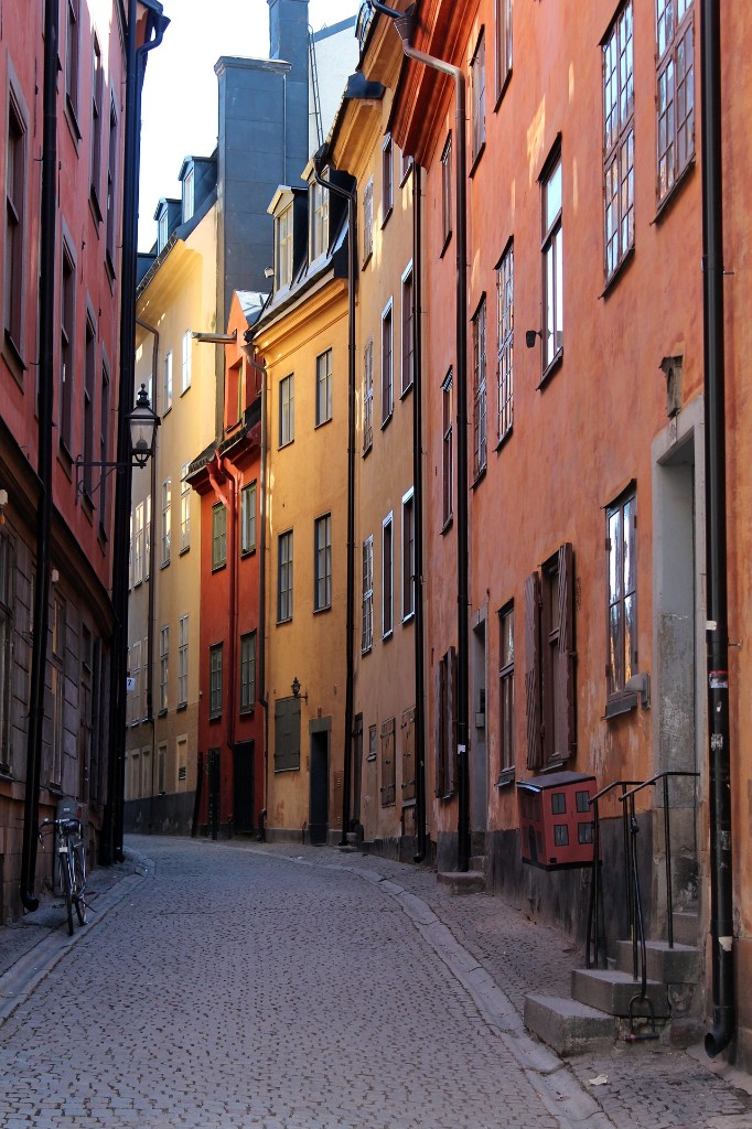 Boannons.se — färgglad gata med historiska hus